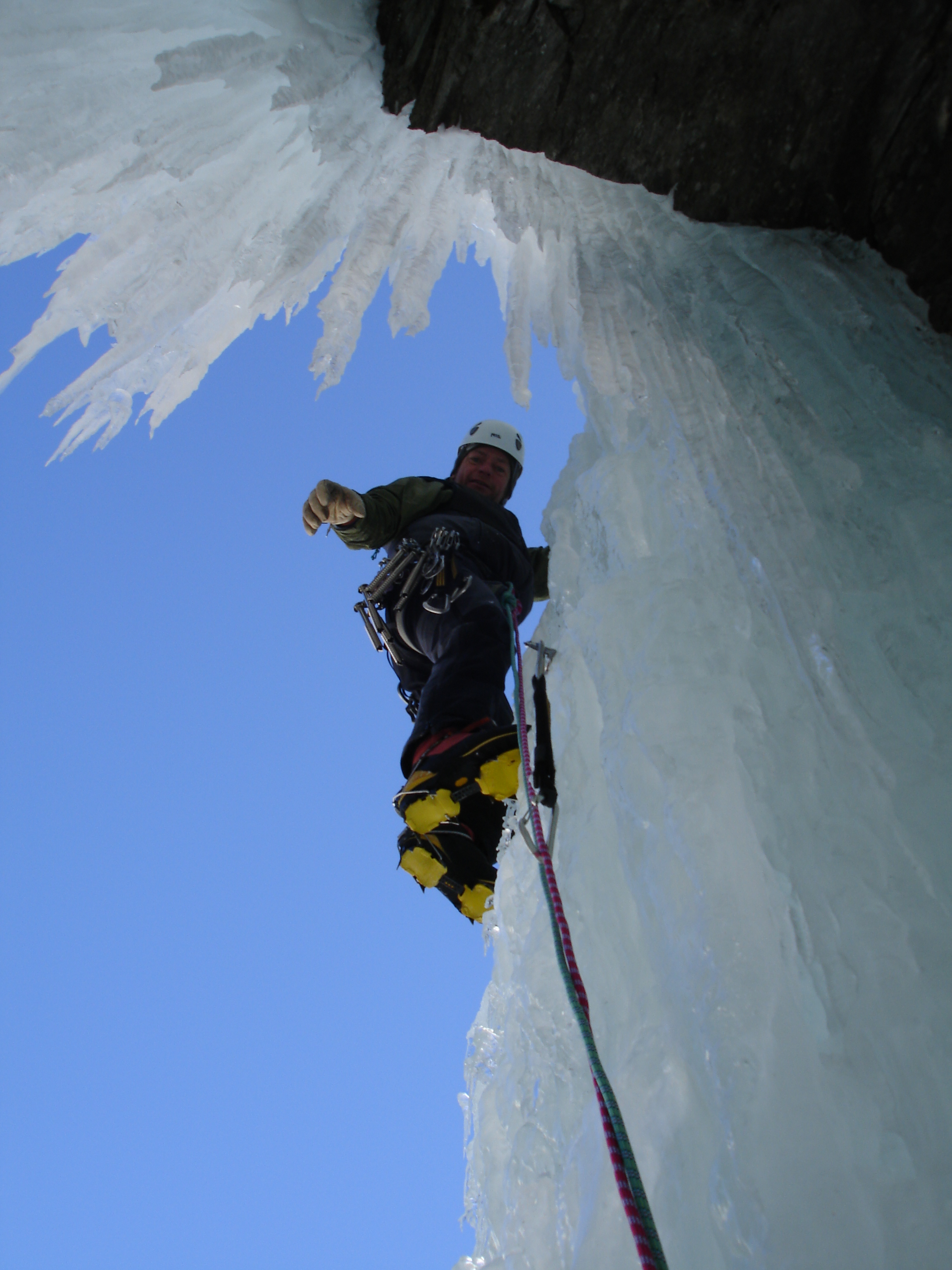 Mr Frost cruising Cascade Bonachiese, WI5, Fionnay